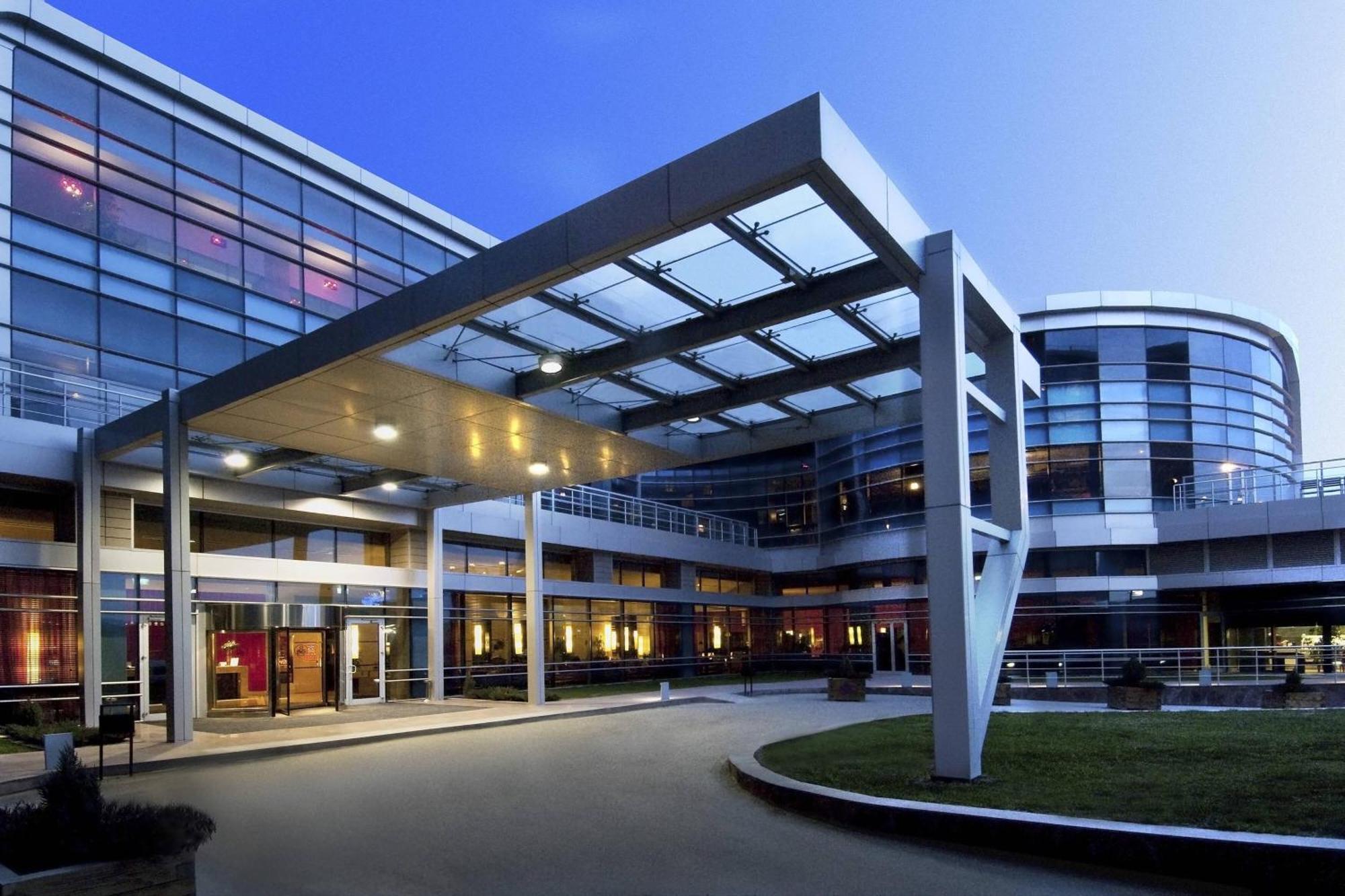 Renaissance By Crystall Atyraū Exterior foto